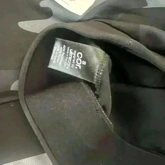 ULTRACOR
Battlefield Camo Terrain Bra camouflage size small $118 NWT. Black gray - Picture 3 of 3